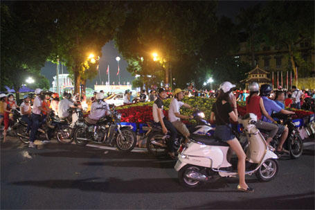 Người ngoại tỉnh ngủ vỉa hè Hà Nội chờ xem diễu binh mừng 2/9