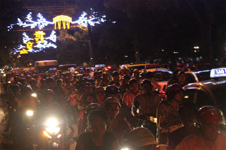 Người ngoại tỉnh ngủ vỉa hè Hà Nội chờ xem diễu binh mừng 2/9