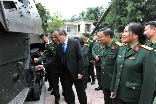 "Quà" đặc biệt của ông Nguyễn Thiện Nhân tặng Bảo tàng Lịch sử Quân sự