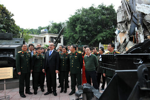 "Quà" đặc biệt của ông Nguyễn Thiện Nhân tặng Bảo tàng Lịch sử Quân sự