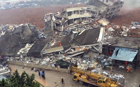 Lở núi kinh hoàng ở Trung Quốc, sập 17 tòa nhà cao tầng