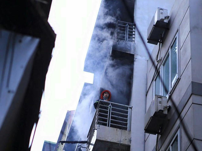 Sáng cuối năm, lửa gây họa lớn tại Hà Nam, Hà Nội 