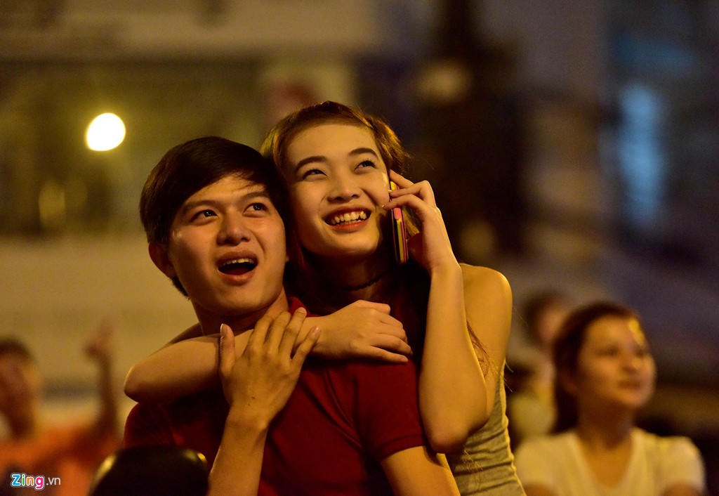 Đầu năm, tình yêu ngập tràn phố phường Hà Nội, TP HCM