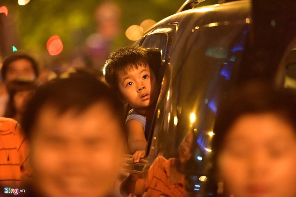 Đầu năm, tình yêu ngập tràn phố phường Hà Nội, TP HCM