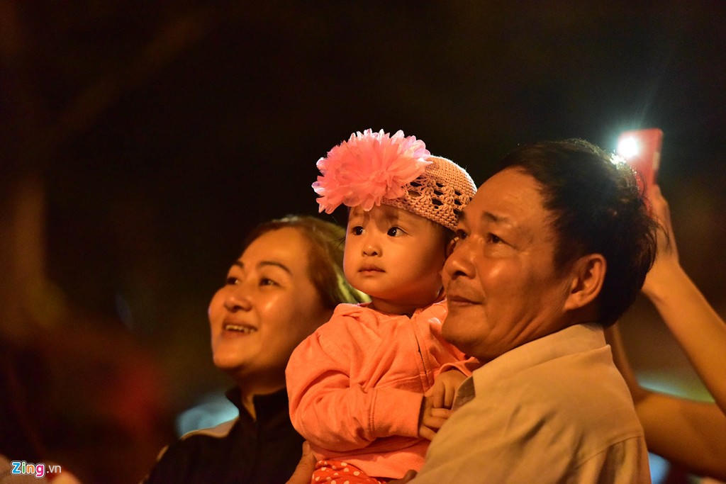 Đầu năm, tình yêu ngập tràn phố phường Hà Nội, TP HCM