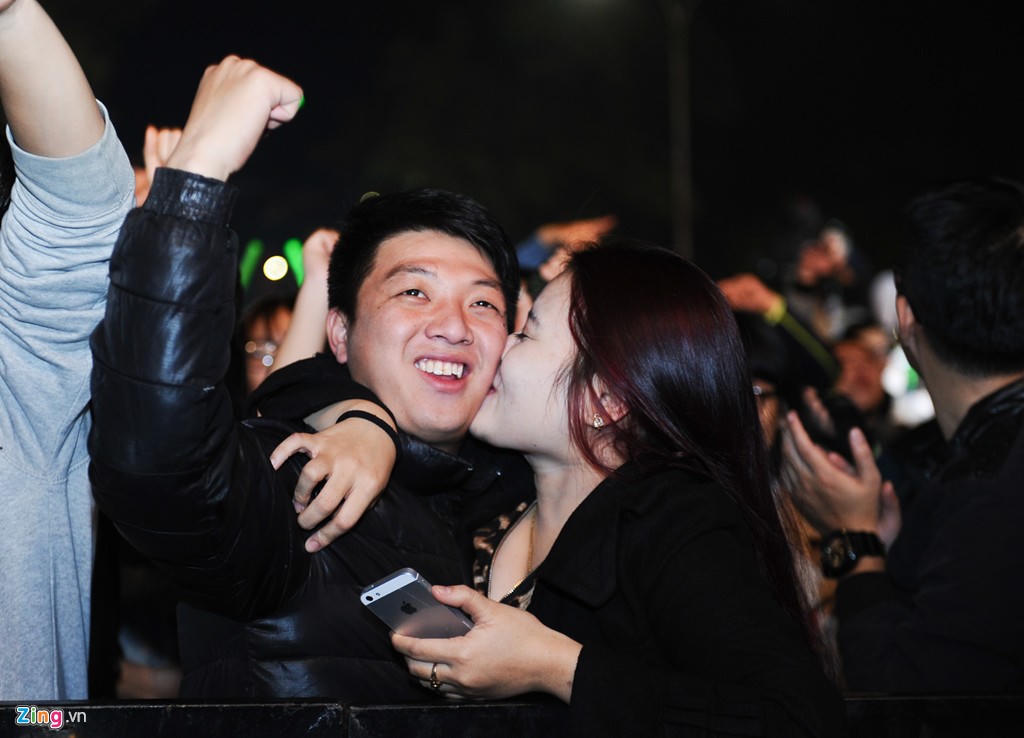 Đầu năm, tình yêu ngập tràn phố phường Hà Nội, TP HCM