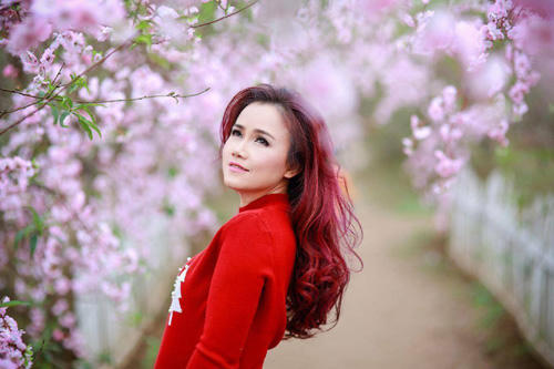 Diễn viên nổi tiếng lẳng lơ hẹn hò trai trẻ