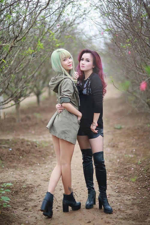 Diễn viên nổi tiếng lẳng lơ hẹn hò trai trẻ