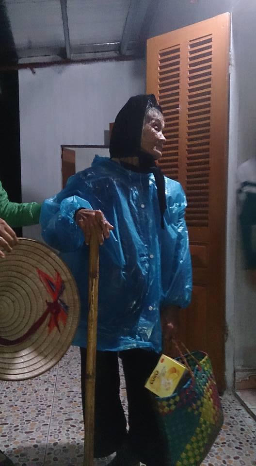 Bà cụ tội nghiệp đoàn tụ gia đình nhờ lòng tốt cư dân mạng