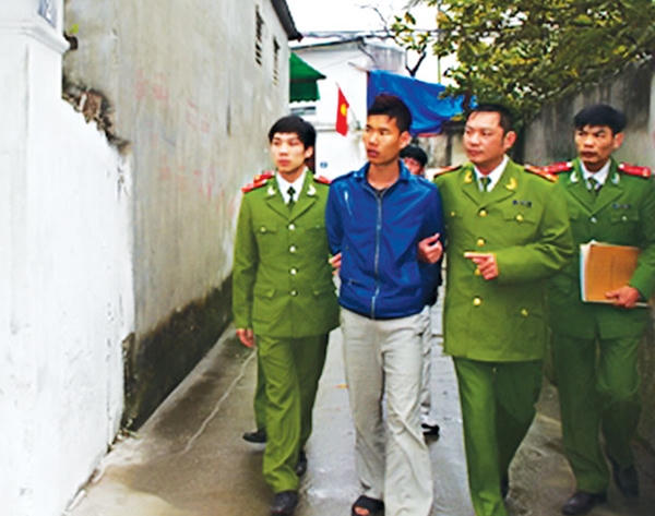 Lính hình sự Hà Nội "săn hàng Tết"