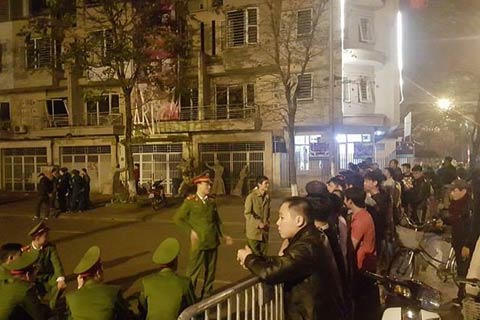 Chia sẻ với nỗi đau nạn nhân, “chong đèn” xử lý hậu quả vụ nổ