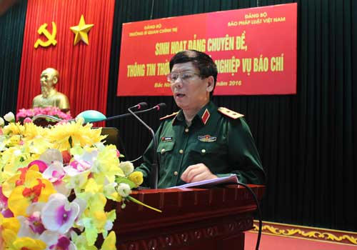 Sinh hoạt chuyên đề giữa Báo Pháp luật Việt Nam với Trường Sỹ quan Chính trị