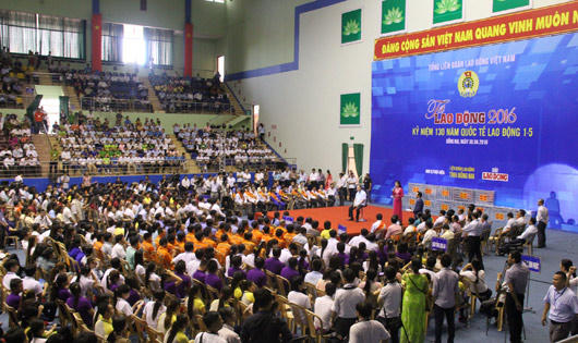 Hình ảnh ấn tượng về Thủ tướng với công nhân miền Nam