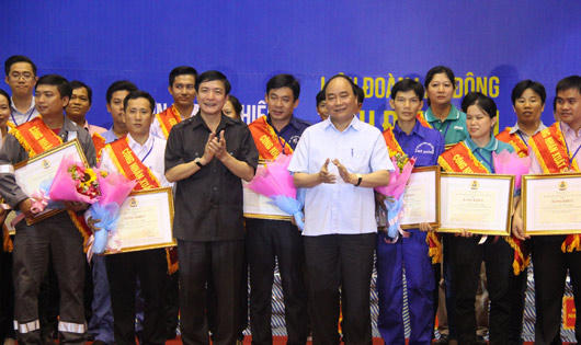 Hình ảnh ấn tượng về Thủ tướng với công nhân miền Nam