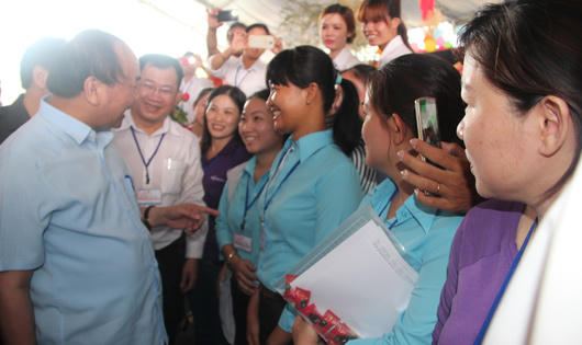 Thủ tướng: Công nhân phải học nhiều hơn để đi ra thế giới