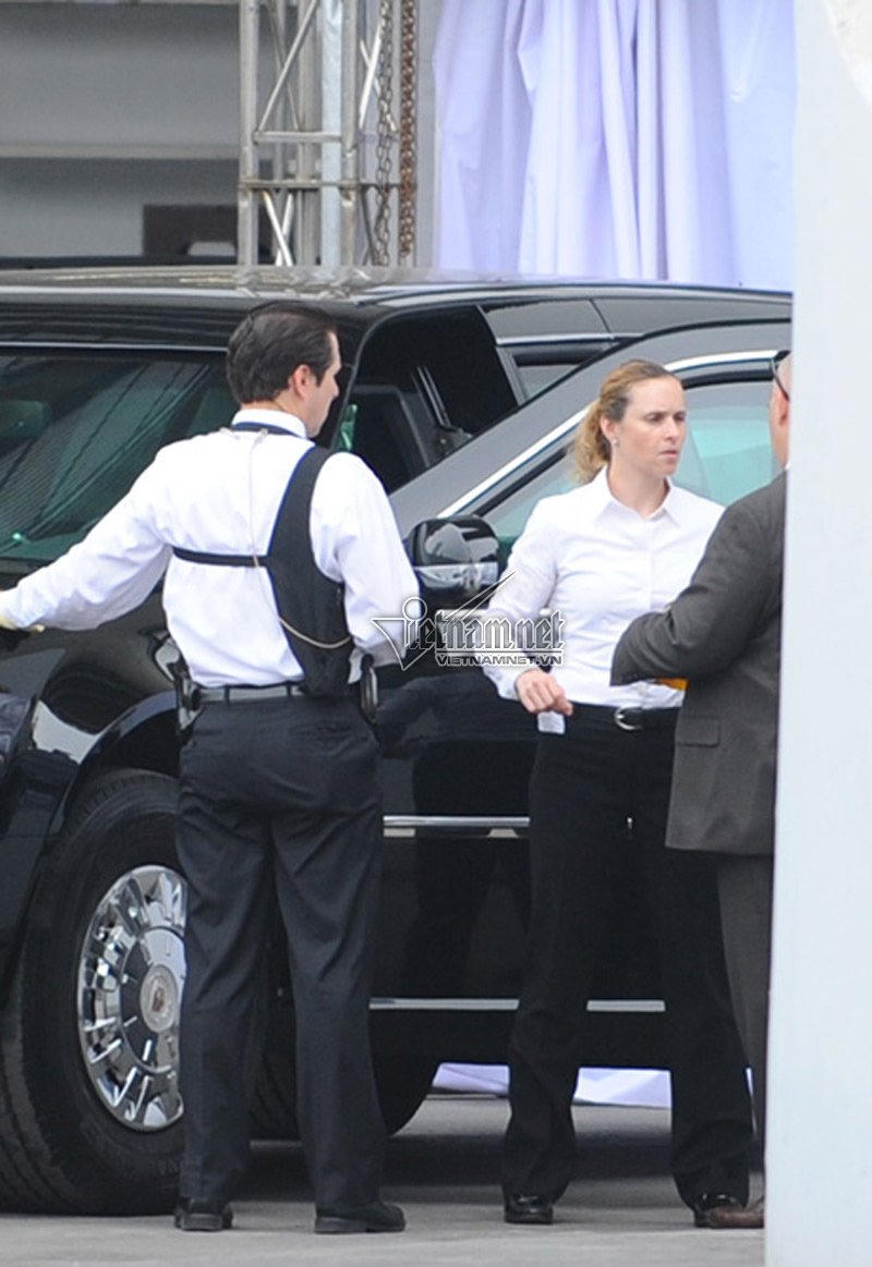 Người phụ nữ đặc biệt đồng hành với Tổng thống Mỹ trên đường Hà Nội