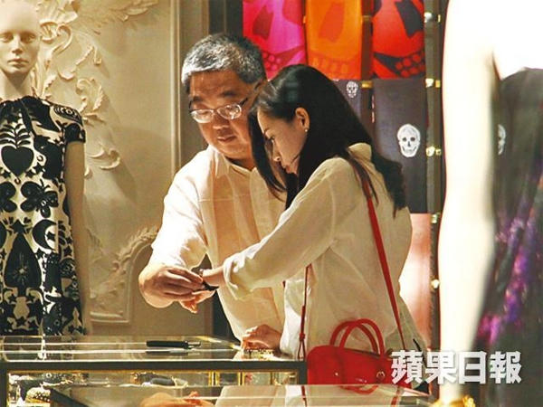 Nữ diễn viên triển vọng mồi chài nhiều đại gia có vợ