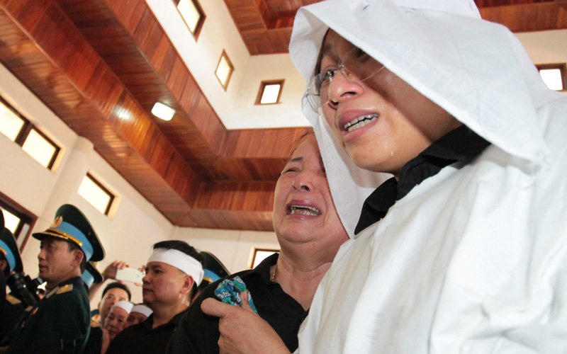 Đồng đội không kìm nổi nước mắt tiễn đưa Đại tá Trần Quang Khải 