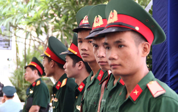 Đồng đội không kìm nổi nước mắt tiễn đưa Đại tá Trần Quang Khải 