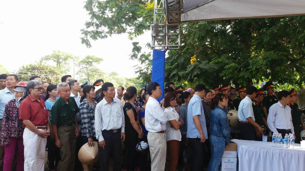 Đồng đội không kìm nổi nước mắt tiễn đưa Đại tá Trần Quang Khải 