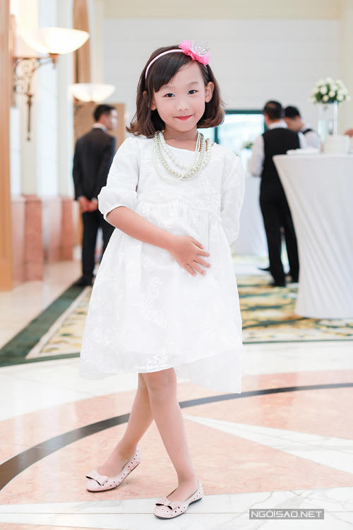 Thời trang 'mẹ bỉm sữa' khiến trai tân cũng ngẩn ngơ