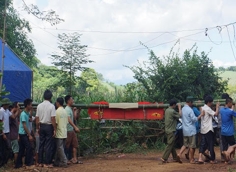 Làng Pheo cạn nước mắt thương 2 cháu bé bị chú họ cướp mạng