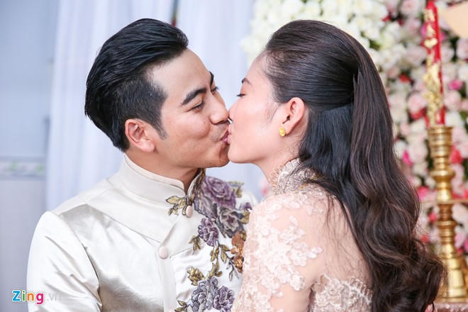 Khoảnh khắc ngọt ngào của cặp uyên ương Ngọc Lan - Thanh Bình