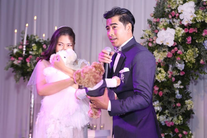 Khoảnh khắc ngọt ngào của cặp uyên ương Ngọc Lan - Thanh Bình