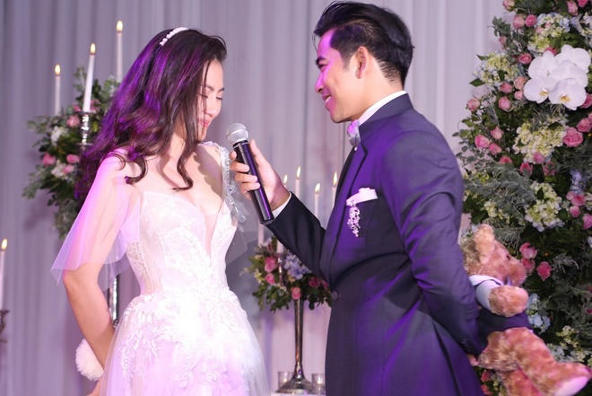 Khoảnh khắc ngọt ngào của cặp uyên ương Ngọc Lan - Thanh Bình