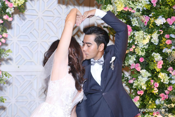 Khoảnh khắc ngọt ngào của cặp uyên ương Ngọc Lan - Thanh Bình