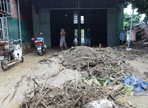 Cốc San tan hoang vì lũ, 3 chị em ruột bị đất sạt chèn chết