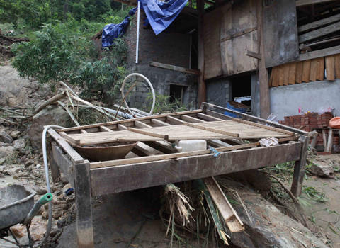 Cốc San tan hoang vì lũ, 3 chị em ruột bị đất sạt chèn chết