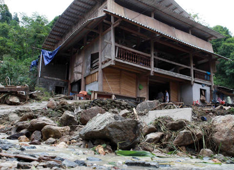 Cốc San tan hoang vì lũ, 3 chị em ruột bị đất sạt chèn chết