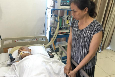 Rơi nước mắt cảnh bên giường nghệ sĩ Hán Văn Tình những phút cuối