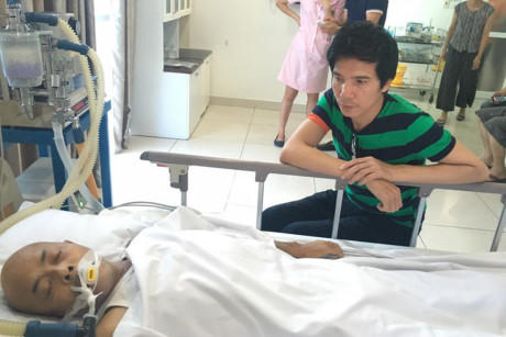 Rơi nước mắt cảnh bên giường nghệ sĩ Hán Văn Tình những phút cuối