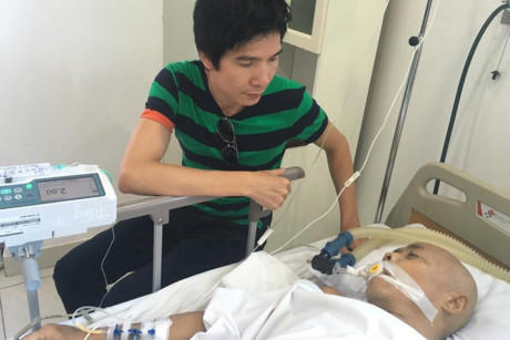 Rơi nước mắt cảnh bên giường nghệ sĩ Hán Văn Tình những phút cuối