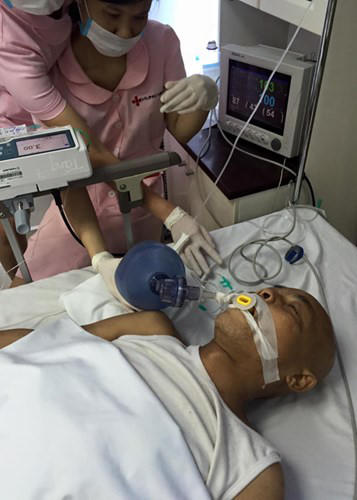 Rơi nước mắt cảnh bên giường nghệ sĩ Hán Văn Tình những phút cuối