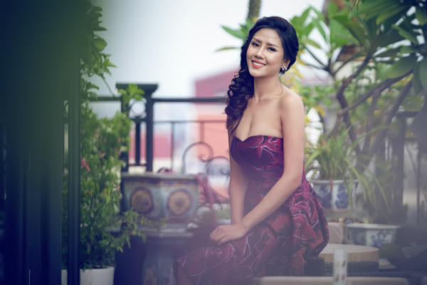 Nguyễn Thị Loan 'gợi cảm chết người' trước khi thi Miss Grand International