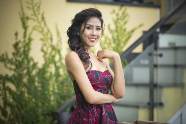 Nguyễn Thị Loan 'gợi cảm chết người' trước khi thi Miss Grand International