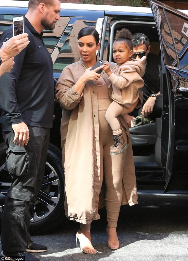 Vệ sĩ của Kim 'siêu vòng 3' thông đồng với bọn cướp?