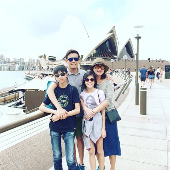 Tiết lộ lý do Minh Anh đeo khẩu trang trong ngày giỗ Lê Công Tuấn Anh