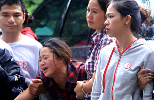 Nghẹn ngào tiễn thi thể 3 phi công gặp nạn từ Vũng Tàu về TP HCM 