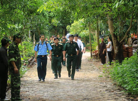 Nghẹn ngào tiễn thi thể 3 phi công gặp nạn từ Vũng Tàu về TP HCM 