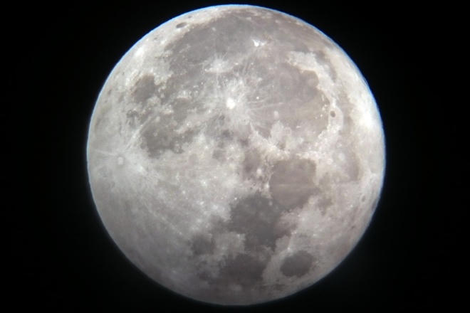 Choáng ngợp hình ảnh siêu trăng nhìn từ Việt Nam 