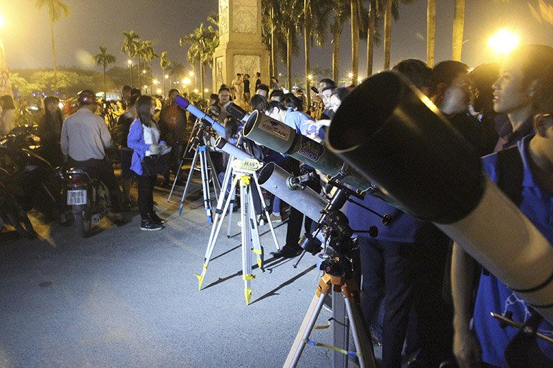 Choáng ngợp hình ảnh siêu trăng nhìn từ Việt Nam 