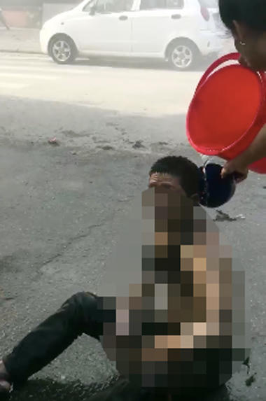 Ngồi quán nước cạnh bốt điện ở Hà Đông, ít nhất 3 người bị bỏng