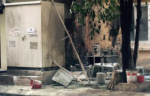 Ngồi quán nước cạnh bốt điện ở Hà Đông, ít nhất 3 người bị bỏng