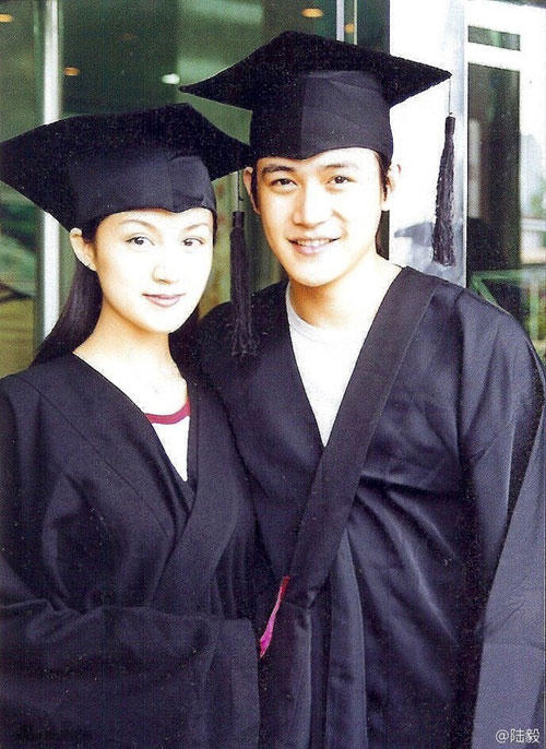 Chuyện tình đẹp hơn phim của “Bao công” điển trai nhất