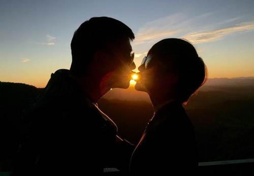 Chuyện tình đẹp hơn phim của “Bao công” điển trai nhất