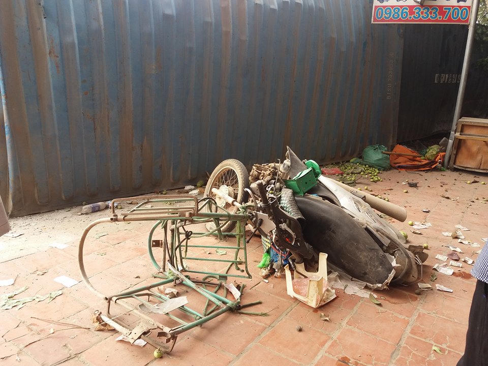 Tai nạn kinh động làng quê, 2 người chết, 1 người trọng thương